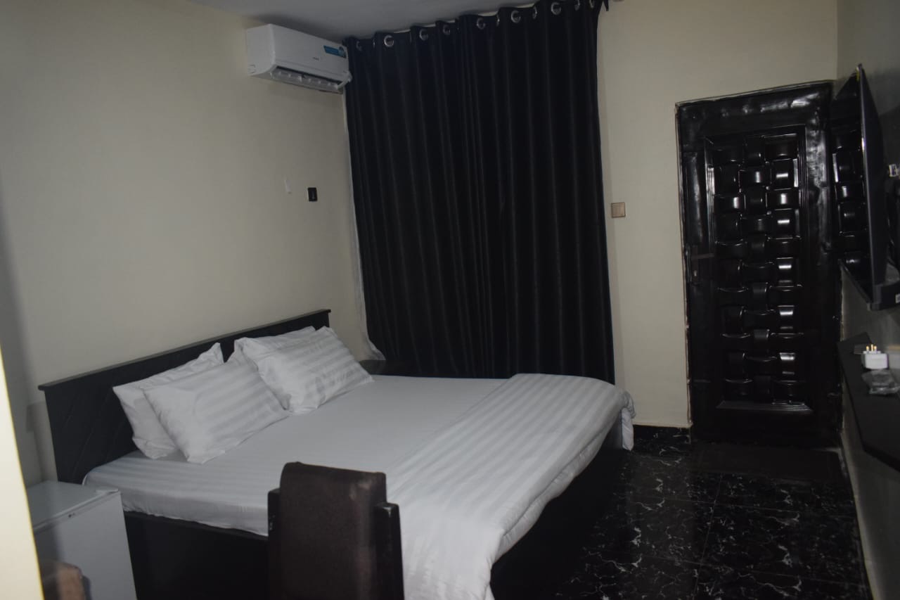 Room 01